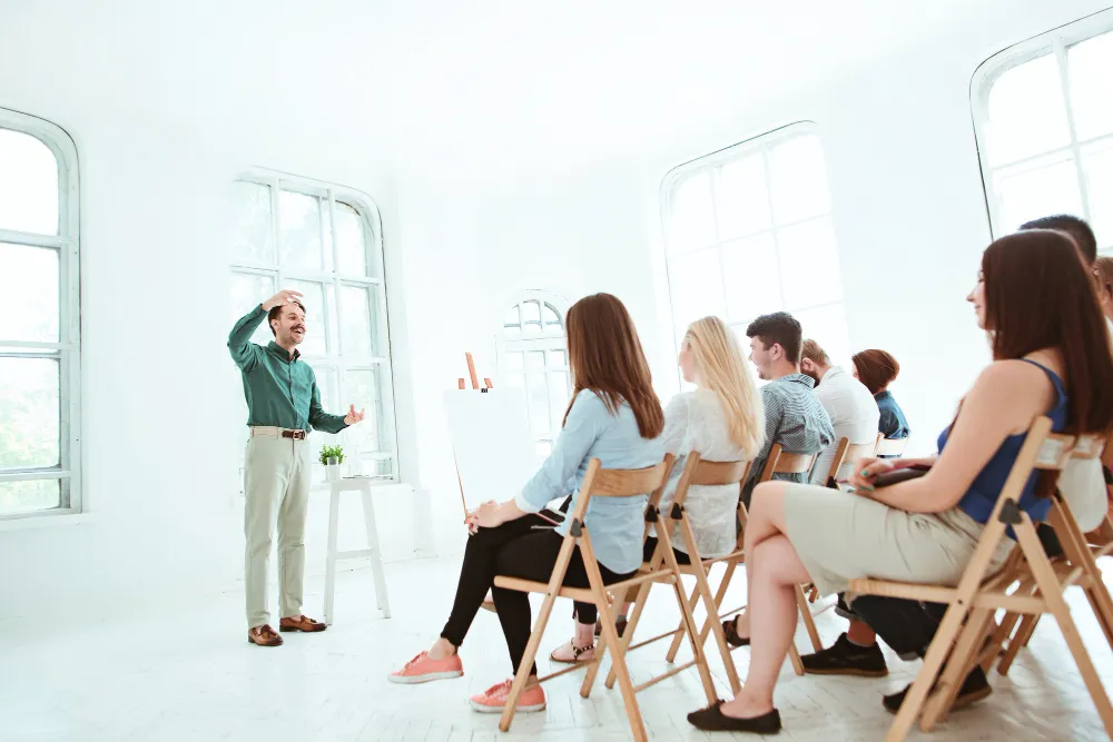 haus mit schloss im vordergrund